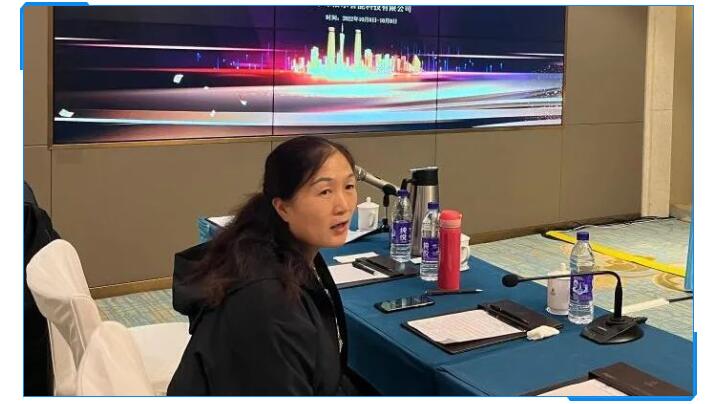 集團財務總監劉清華在聽取了銷售部門的數據對比與銷售人員的分析后，她提出應該加強客戶的銷售服務